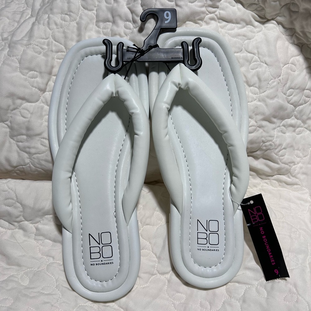 Women’s White No Boundaries Memory Foam Sz 9 Sandals NWT